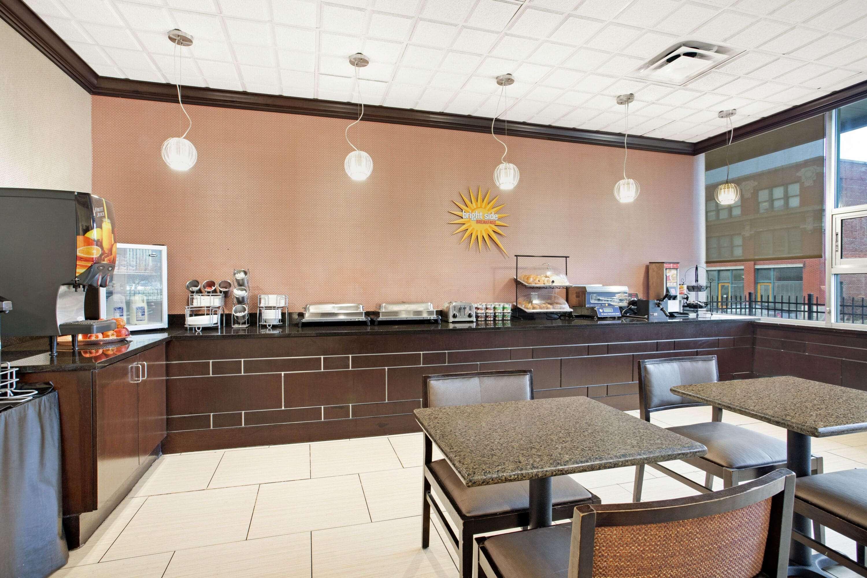 La Quinta Inn & Suites By Wyndham Indianapolis Downtown Ngoại thất bức ảnh