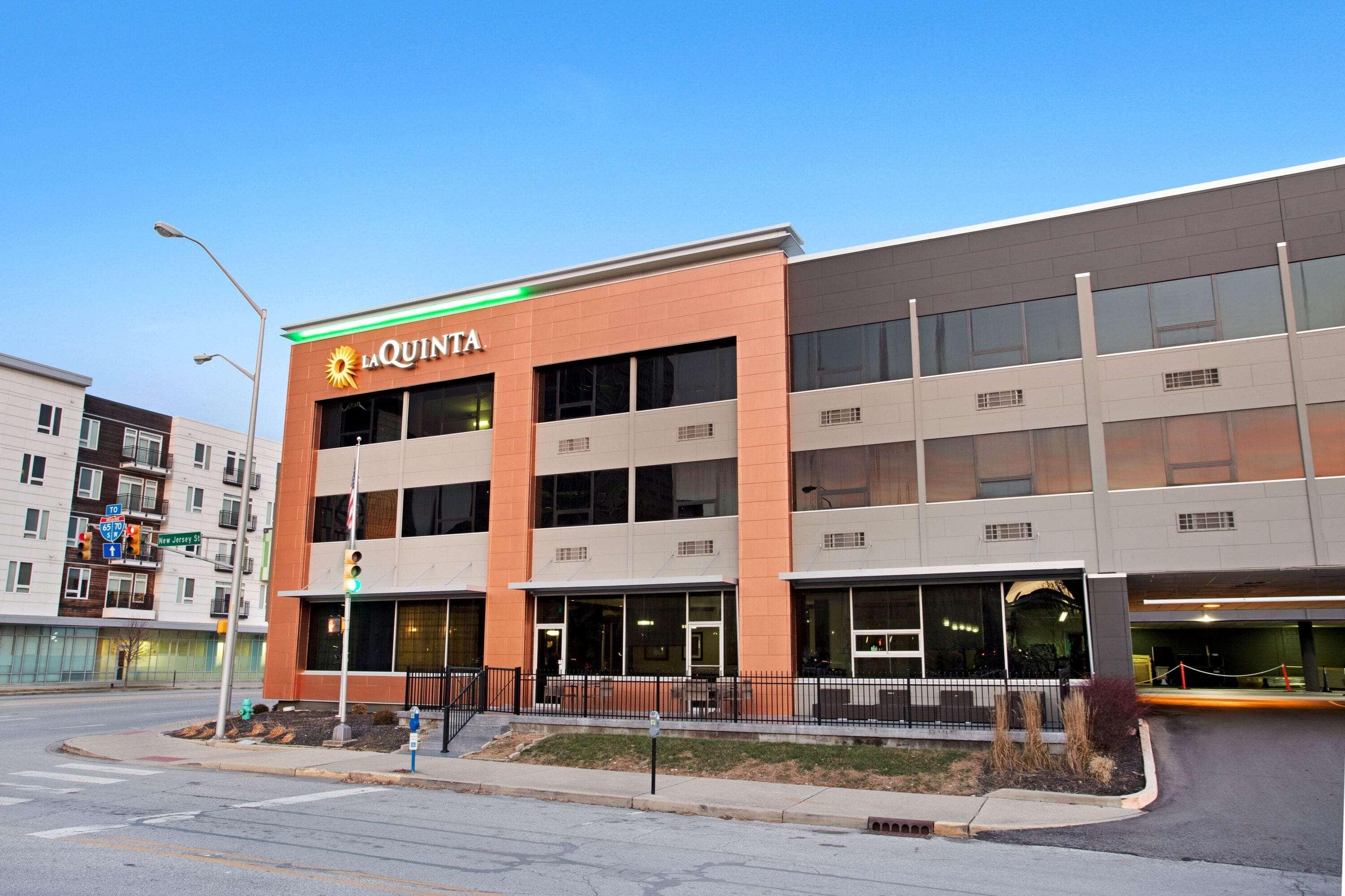 La Quinta Inn & Suites By Wyndham Indianapolis Downtown Ngoại thất bức ảnh