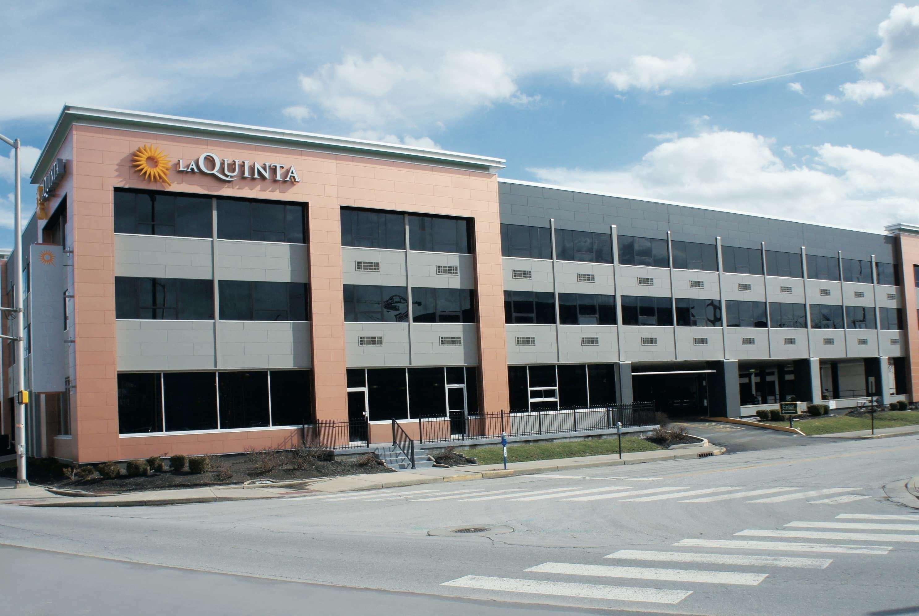 La Quinta Inn & Suites By Wyndham Indianapolis Downtown Ngoại thất bức ảnh