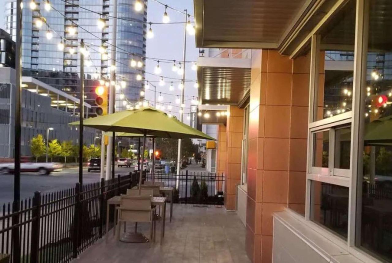 La Quinta Inn & Suites By Wyndham Indianapolis Downtown Ngoại thất bức ảnh
