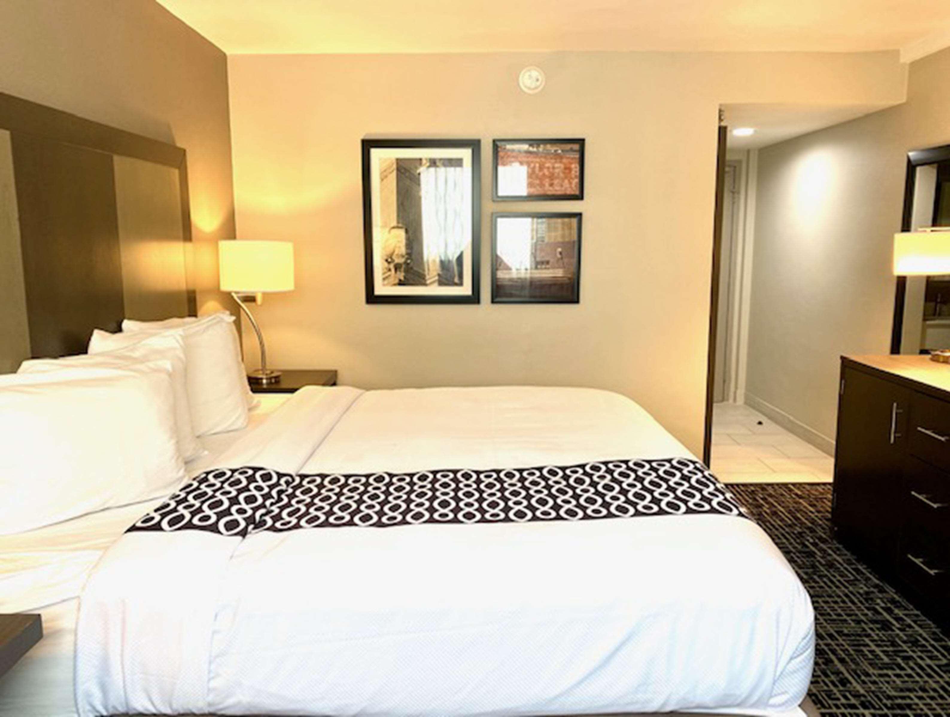 La Quinta Inn & Suites By Wyndham Indianapolis Downtown Ngoại thất bức ảnh