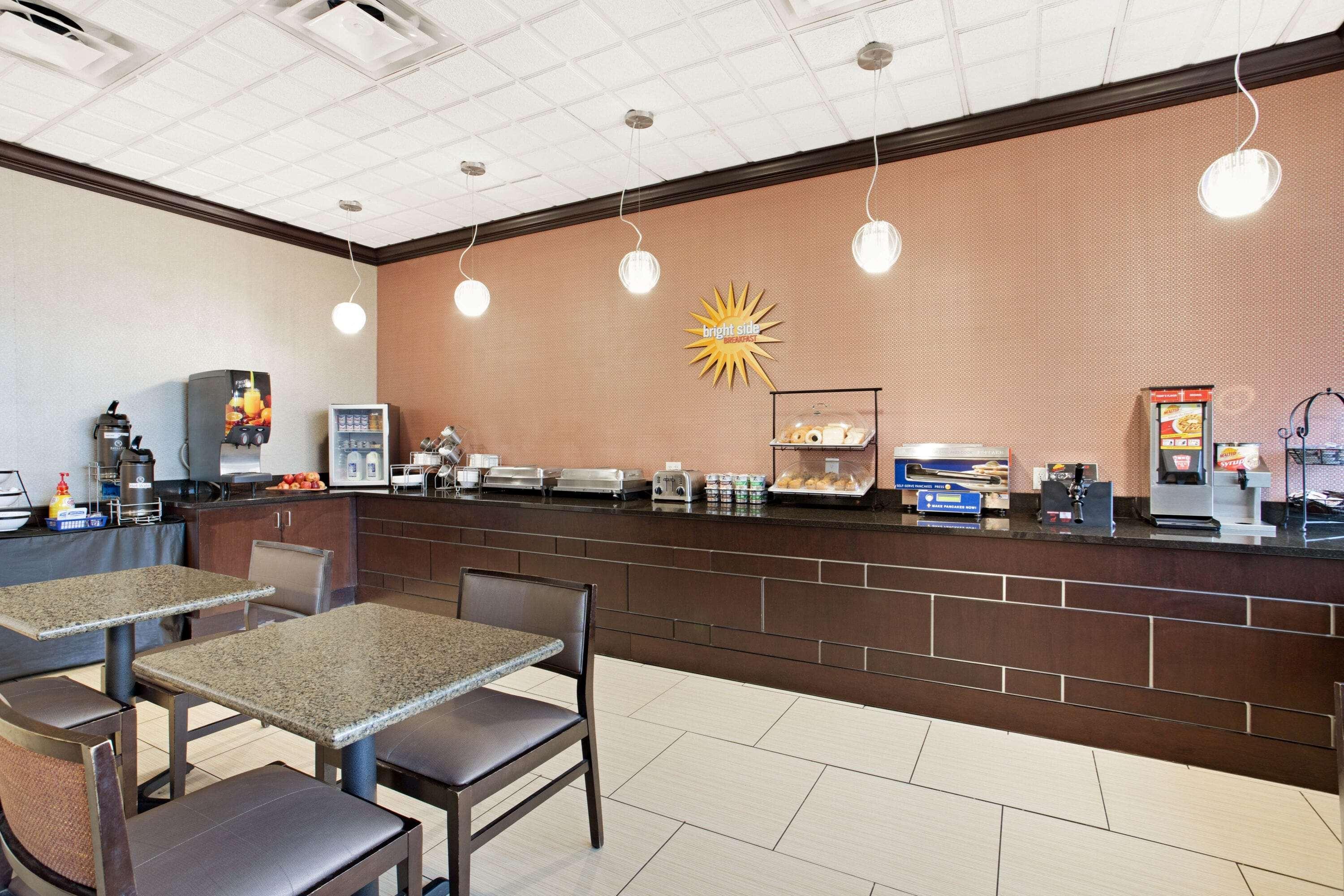 La Quinta Inn & Suites By Wyndham Indianapolis Downtown Ngoại thất bức ảnh