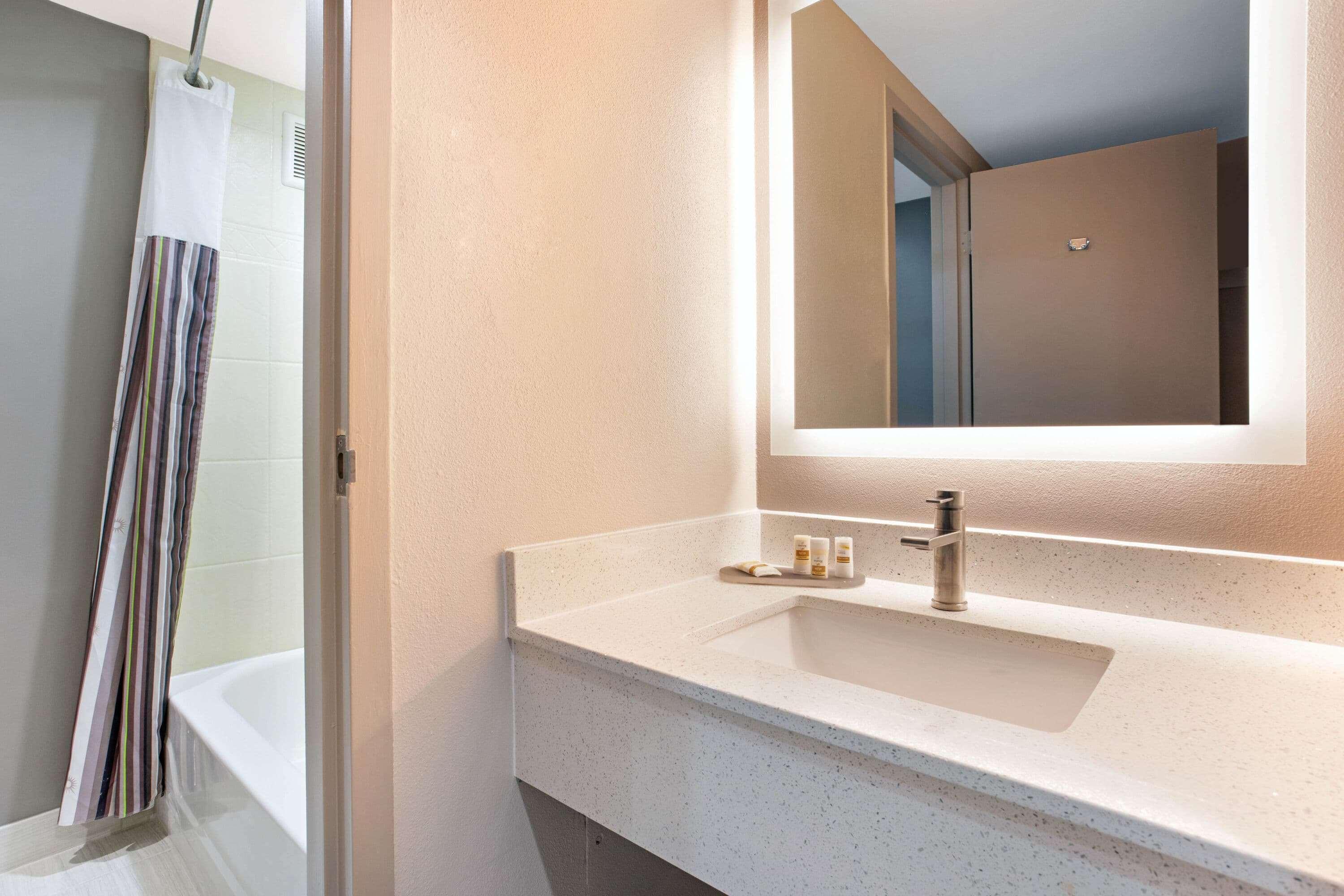 La Quinta Inn & Suites By Wyndham Indianapolis Downtown Ngoại thất bức ảnh