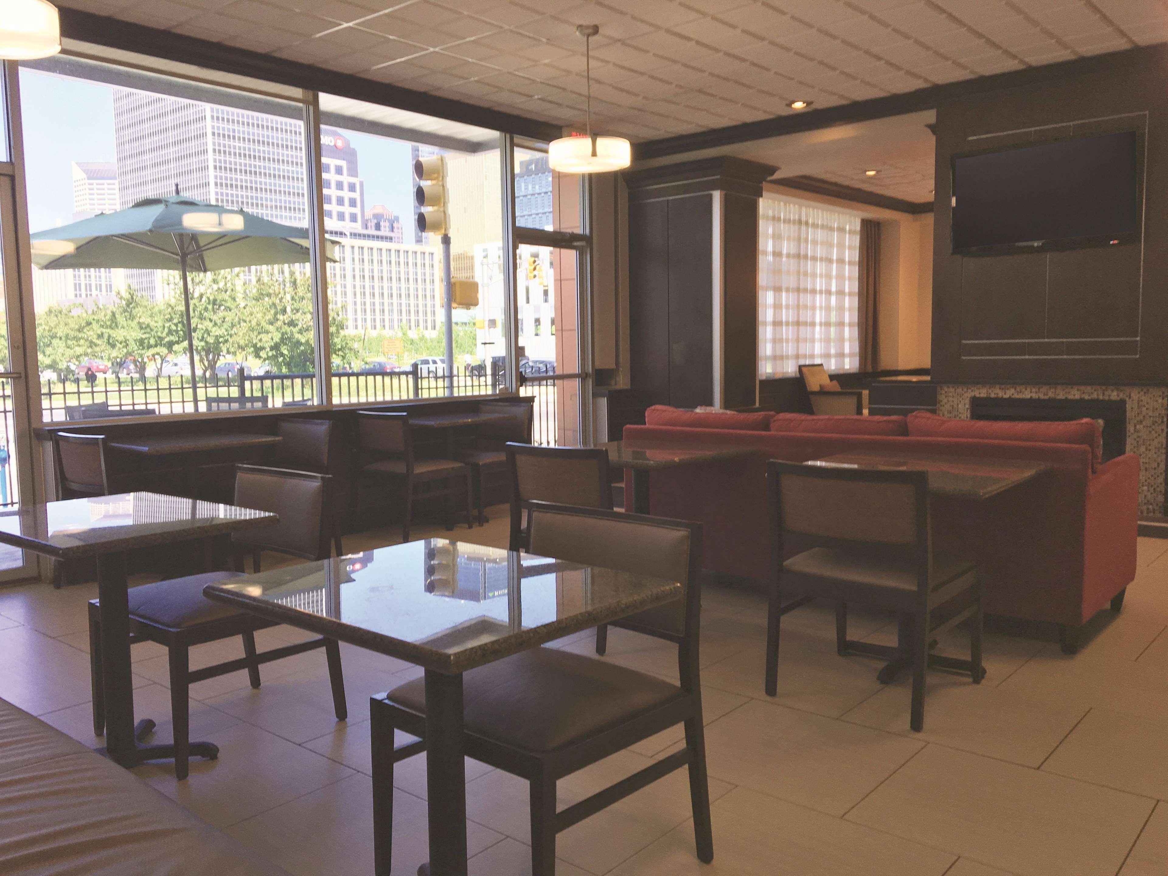 La Quinta Inn & Suites By Wyndham Indianapolis Downtown Ngoại thất bức ảnh